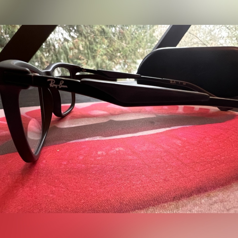 Barely Worn Black Waferer Style Ray-Ban Glasses W… - image 4